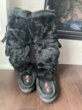 Manitobah Mukluks Tall Wrap Fur Beaded Winter Boots Women’s 10 Men 8
